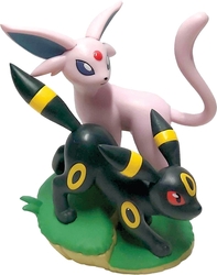 Pokémon TCG: SV8.5 Prismatic Evolutions - Premium Figure Collection